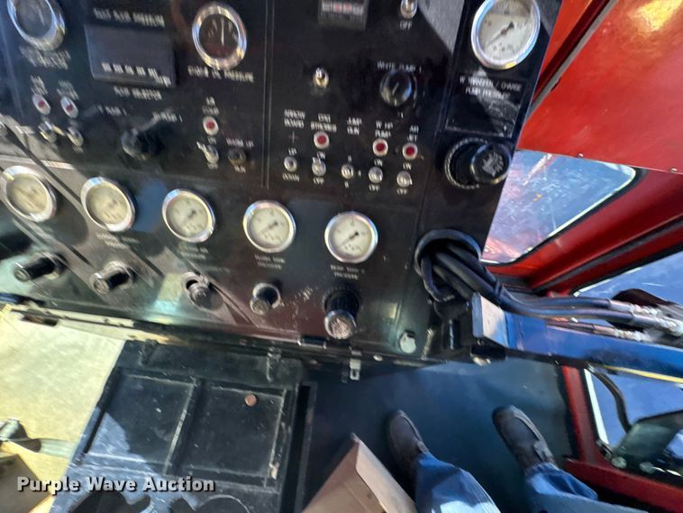 image for item ER2433 2005 Peterbilt 320 paint striper truck