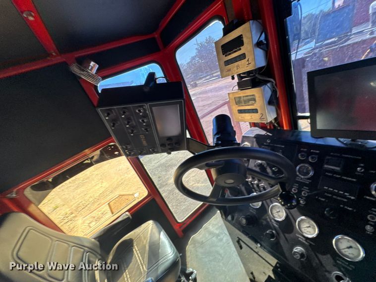 image for item ER2433 2005 Peterbilt 320 paint striper truck