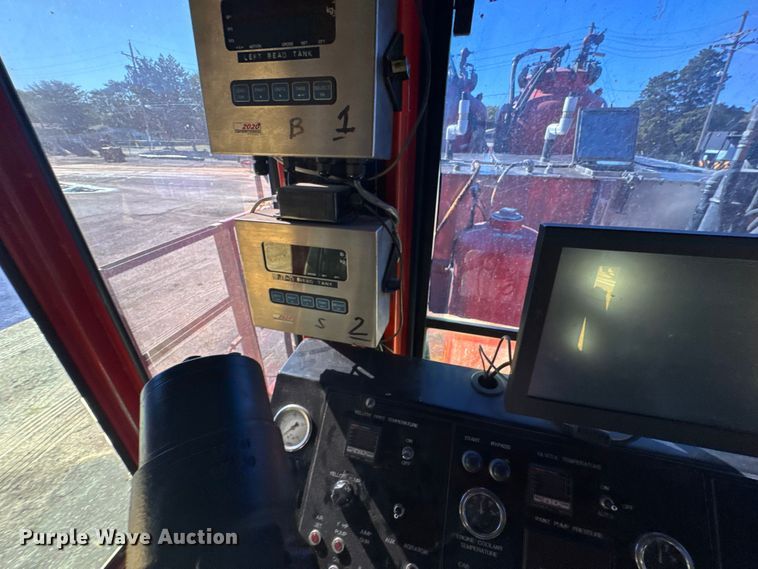 image for item ER2433 2005 Peterbilt 320 paint striper truck