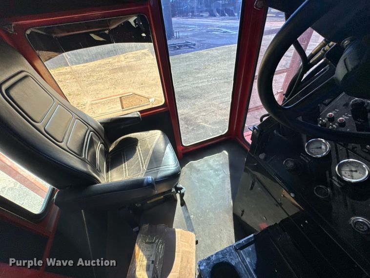 image for item ER2433 2005 Peterbilt 320 paint striper truck