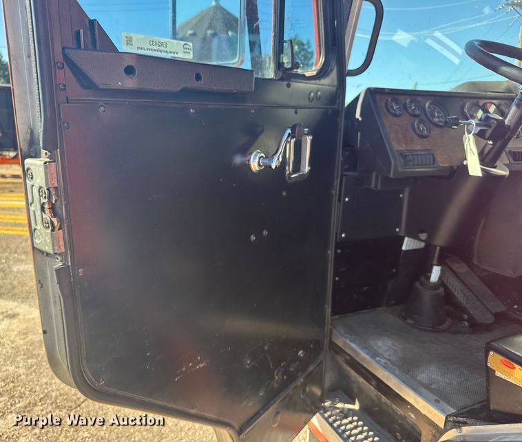 image for item ER2433 2005 Peterbilt 320 paint striper truck