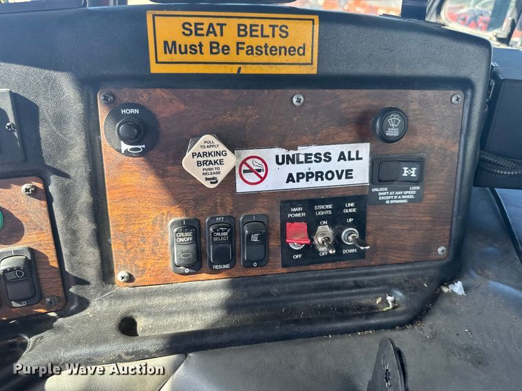 image for item ER2433 2005 Peterbilt 320 paint striper truck