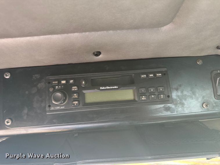 image for item ER2433 2005 Peterbilt 320 paint striper truck