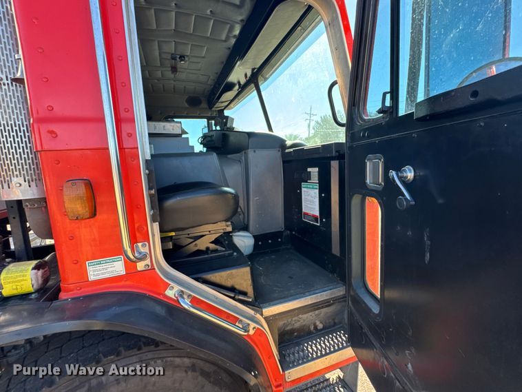 image for item ER2433 2005 Peterbilt 320 paint striper truck