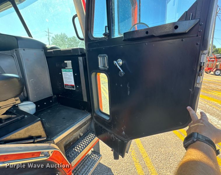 image for item ER2433 2005 Peterbilt 320 paint striper truck