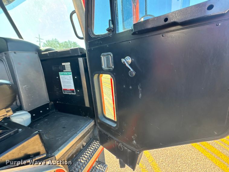 image for item ER2433 2005 Peterbilt 320 paint striper truck