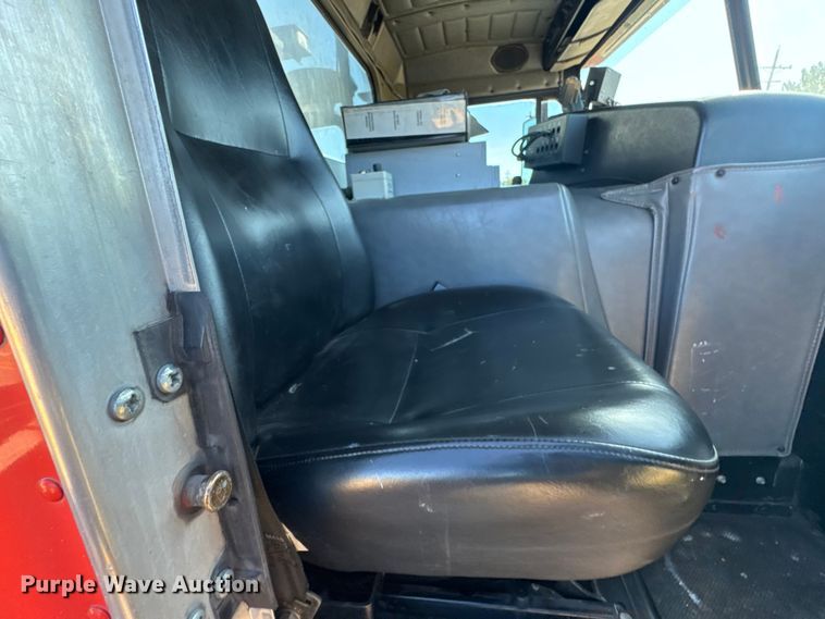 image for item ER2433 2005 Peterbilt 320 paint striper truck