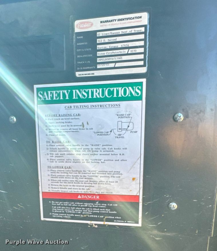 image for item ER2433 2005 Peterbilt 320 paint striper truck