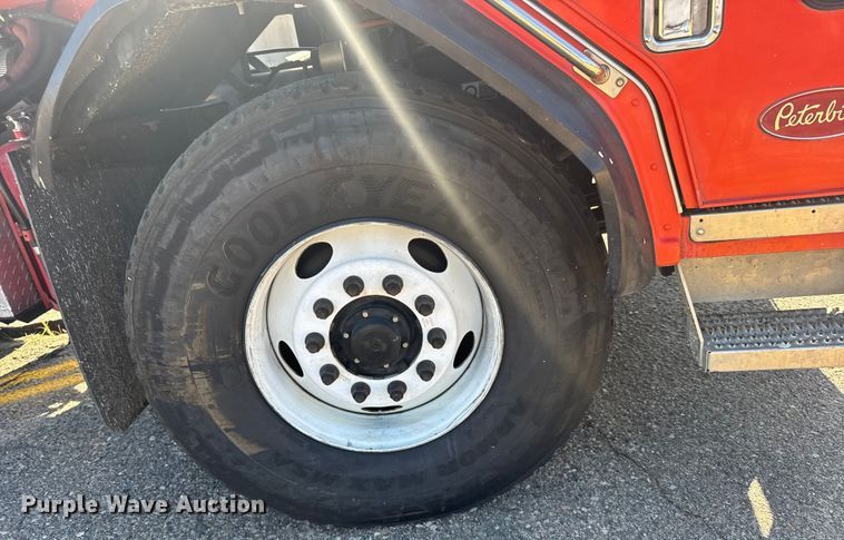 image for item ER2433 2005 Peterbilt 320 paint striper truck