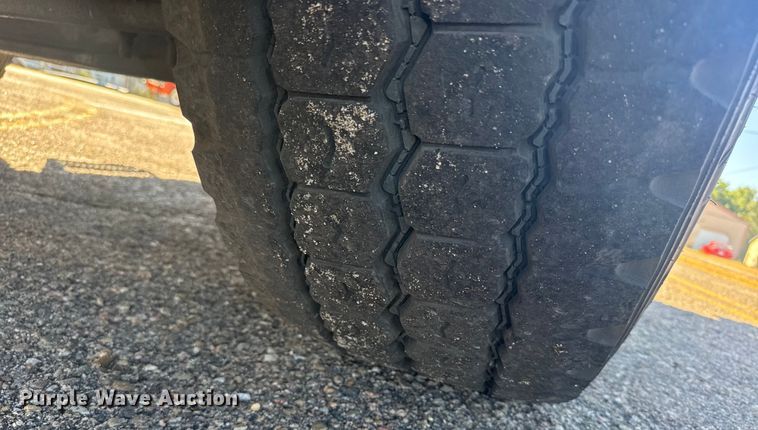 image for item ER2433 2005 Peterbilt 320 paint striper truck