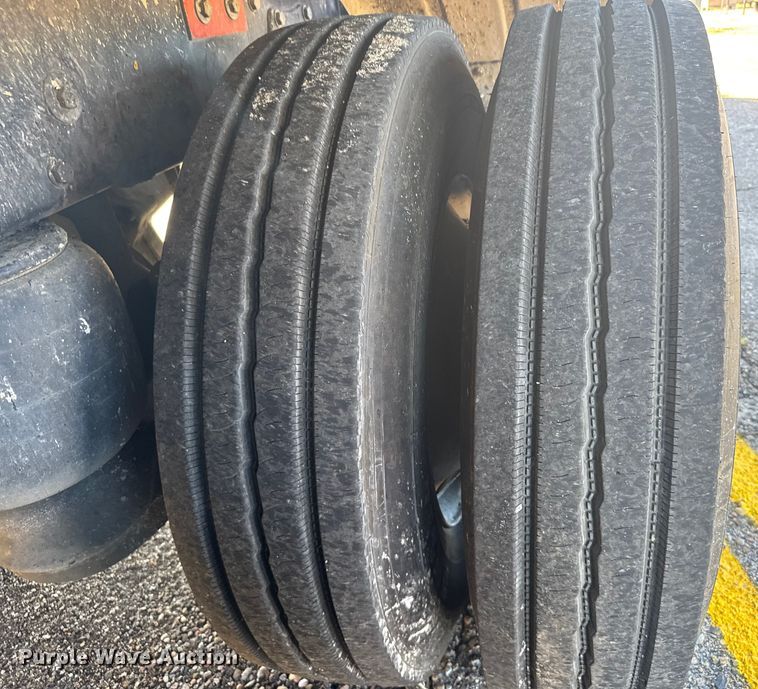 image for item ER2433 2005 Peterbilt 320 paint striper truck