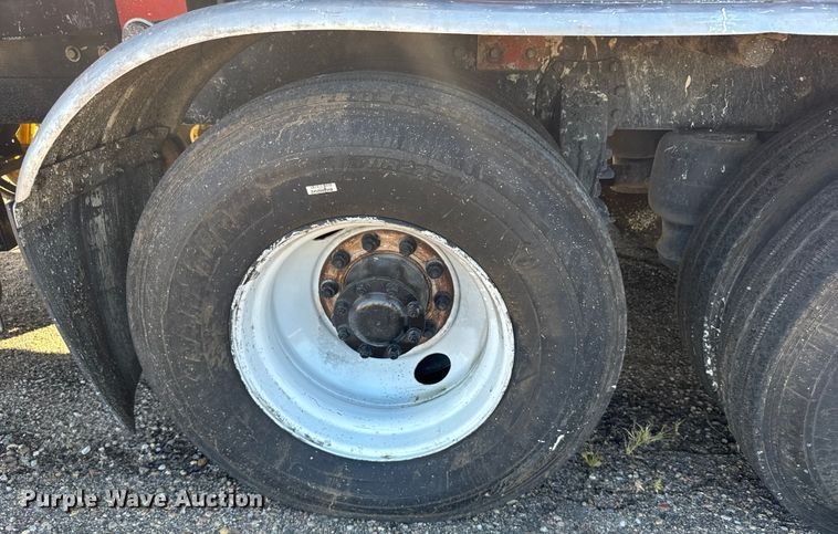 image for item ER2433 2005 Peterbilt 320 paint striper truck