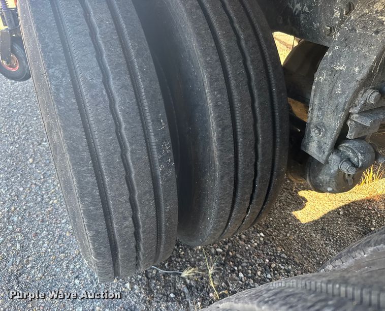 image for item ER2433 2005 Peterbilt 320 paint striper truck