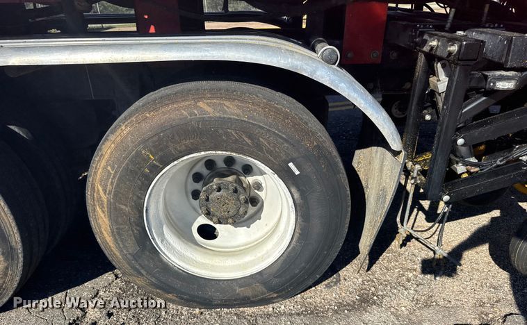 image for item ER2433 2005 Peterbilt 320 paint striper truck