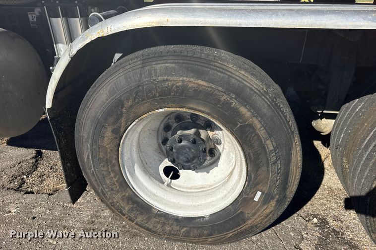 image for item ER2433 2005 Peterbilt 320 paint striper truck