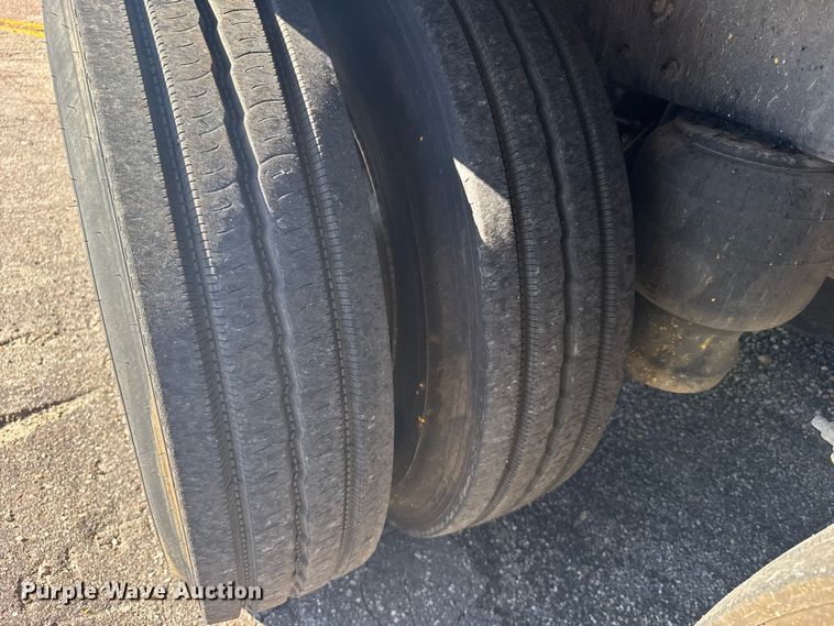 image for item ER2433 2005 Peterbilt 320 paint striper truck