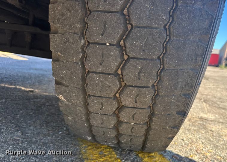 image for item ER2433 2005 Peterbilt 320 paint striper truck