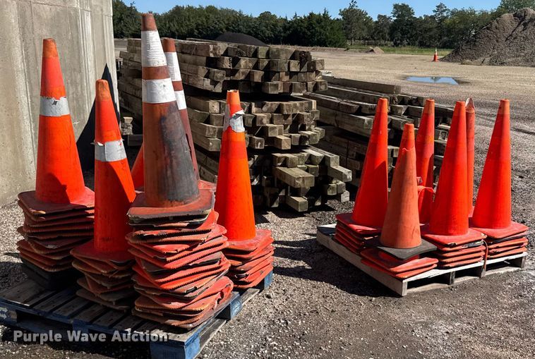 image for item ER2438 Approximately 90 traffic cones