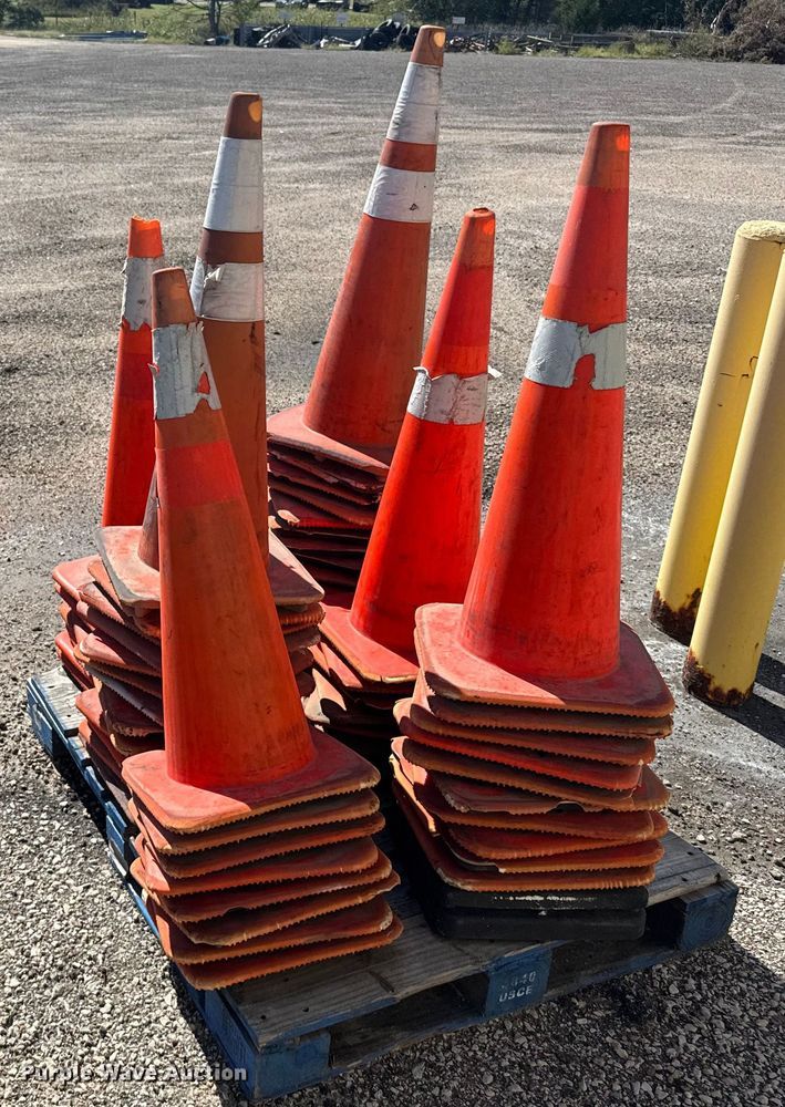 image for item ER2438 Approximately 90 traffic cones