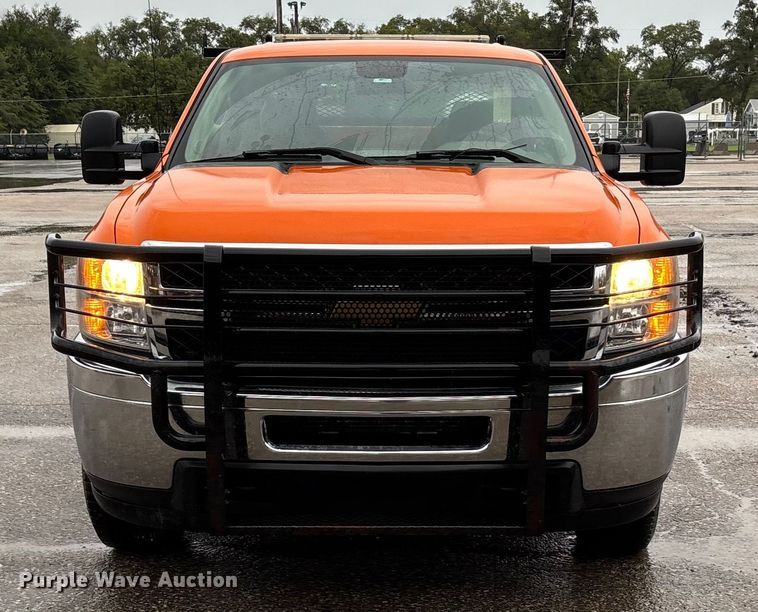 image for item ET4617 2012 Chevrolet Silverado 2500HD Crew Cab utility bed pickup truck