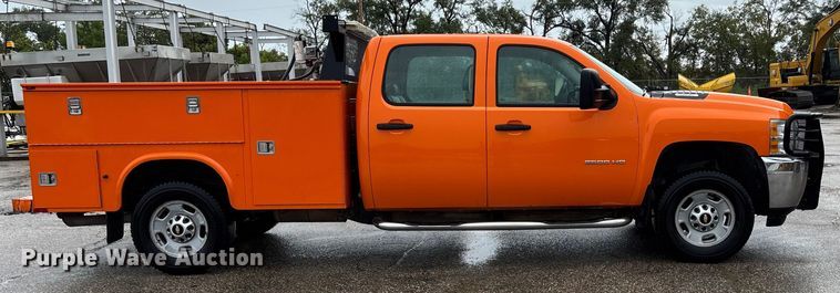 image for item ET4617 2012 Chevrolet Silverado 2500HD Crew Cab utility bed pickup truck