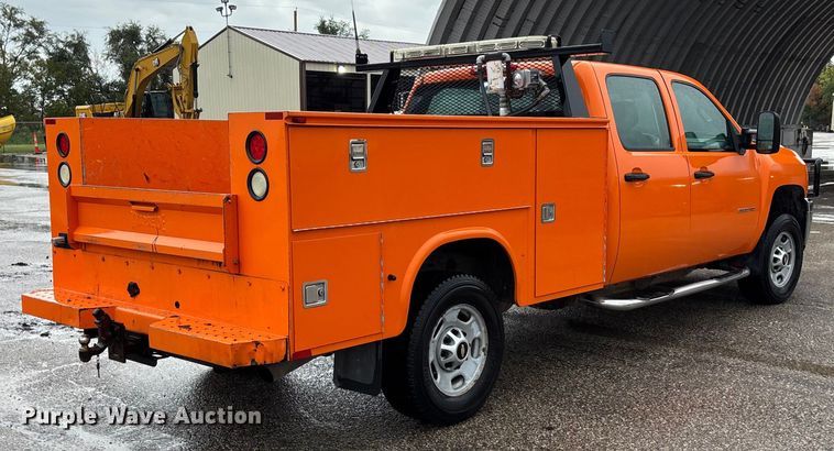 image for item ET4617 2012 Chevrolet Silverado 2500HD Crew Cab utility bed pickup truck