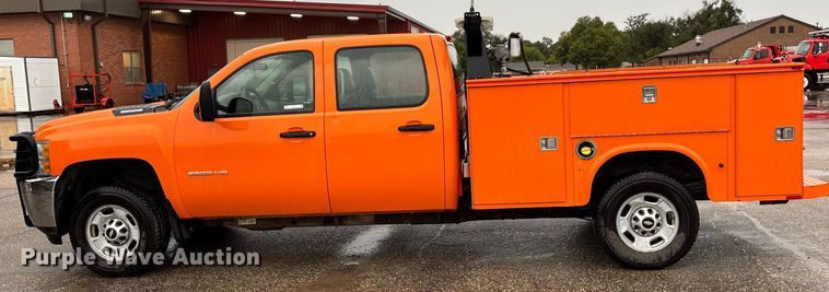 image for item ET4617 2012 Chevrolet Silverado 2500HD Crew Cab utility bed pickup truck