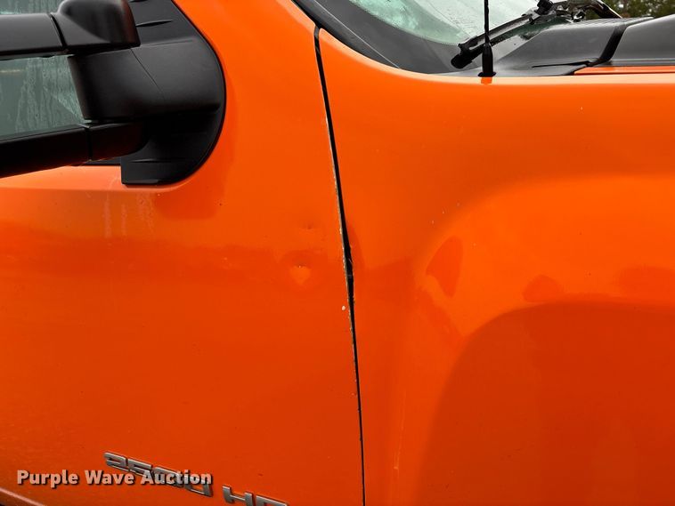 image for item ET4617 2012 Chevrolet Silverado 2500HD Crew Cab utility bed pickup truck