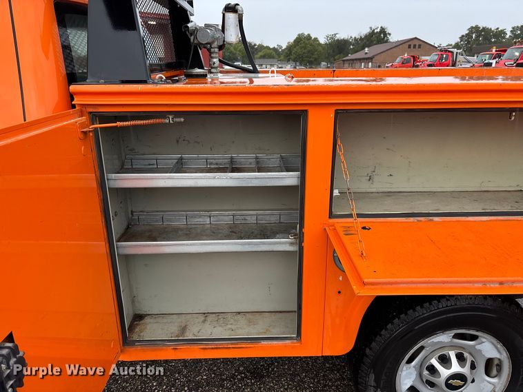 image for item ET4617 2012 Chevrolet Silverado 2500HD Crew Cab utility bed pickup truck