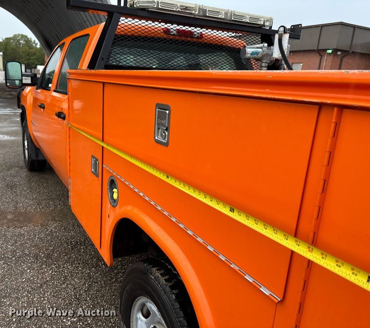 image for item ET4617 2012 Chevrolet Silverado 2500HD Crew Cab utility bed pickup truck