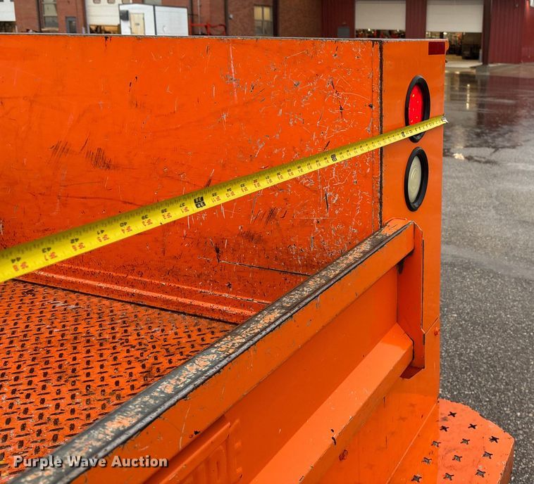 image for item ET4617 2012 Chevrolet Silverado 2500HD Crew Cab utility bed pickup truck