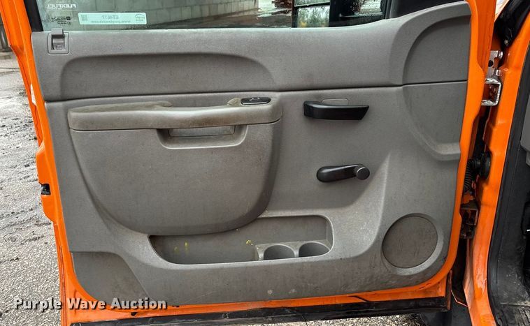 image for item ET4617 2012 Chevrolet Silverado 2500HD Crew Cab utility bed pickup truck