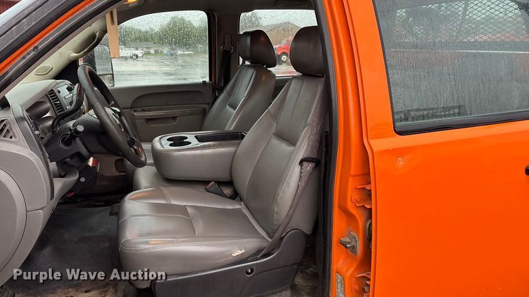 image for item ET4617 2012 Chevrolet Silverado 2500HD Crew Cab utility bed pickup truck