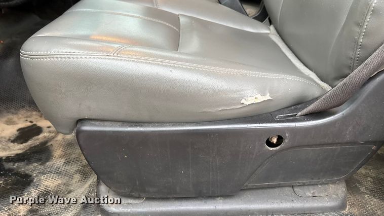 image for item ET4617 2012 Chevrolet Silverado 2500HD Crew Cab utility bed pickup truck