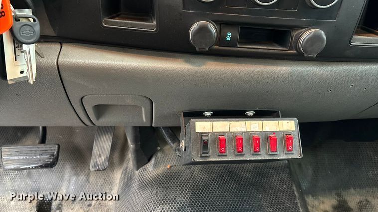 image for item ET4617 2012 Chevrolet Silverado 2500HD Crew Cab utility bed pickup truck