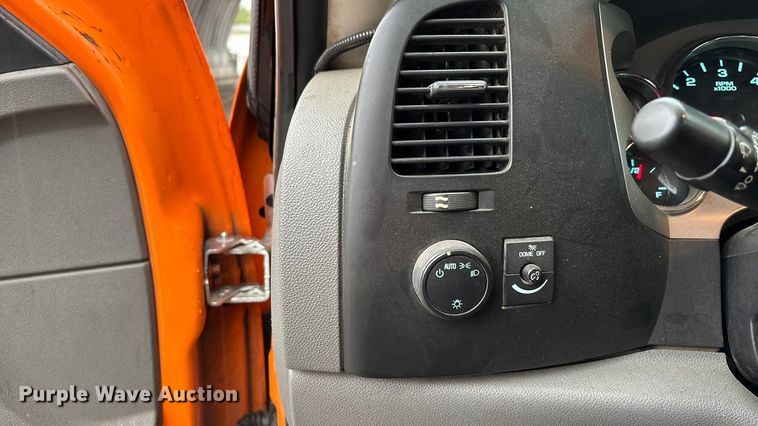 image for item ET4617 2012 Chevrolet Silverado 2500HD Crew Cab utility bed pickup truck