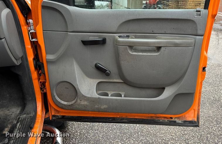 image for item ET4617 2012 Chevrolet Silverado 2500HD Crew Cab utility bed pickup truck