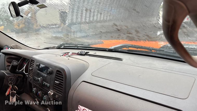 image for item ET4617 2012 Chevrolet Silverado 2500HD Crew Cab utility bed pickup truck