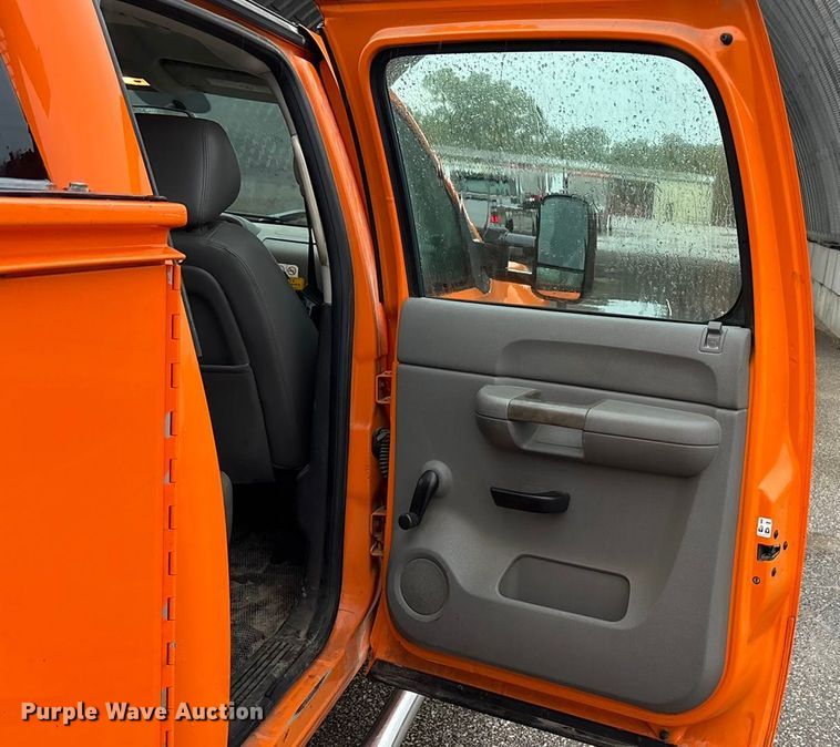 image for item ET4617 2012 Chevrolet Silverado 2500HD Crew Cab utility bed pickup truck