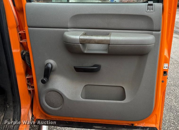 image for item ET4617 2012 Chevrolet Silverado 2500HD Crew Cab utility bed pickup truck