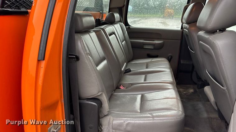 image for item ET4617 2012 Chevrolet Silverado 2500HD Crew Cab utility bed pickup truck