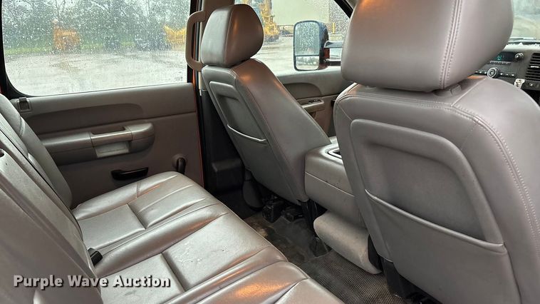 image for item ET4617 2012 Chevrolet Silverado 2500HD Crew Cab utility bed pickup truck