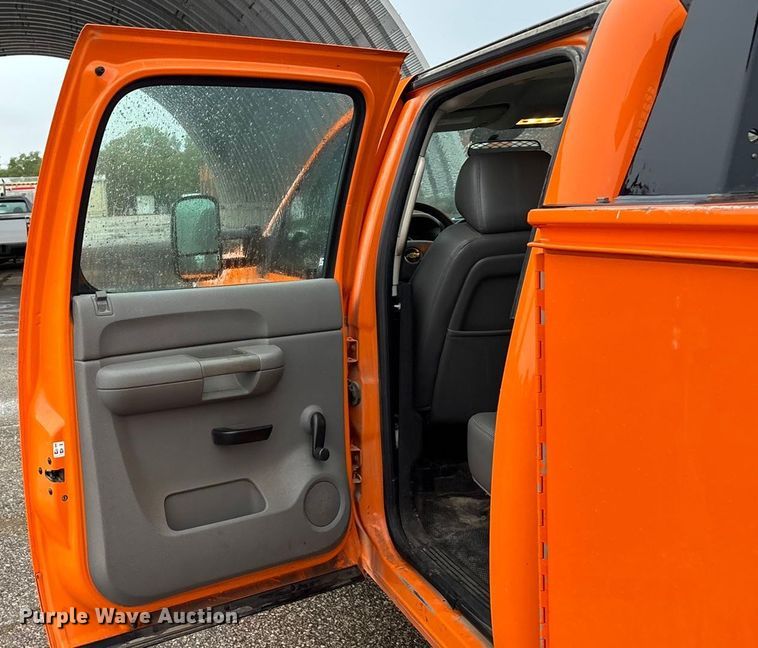 image for item ET4617 2012 Chevrolet Silverado 2500HD Crew Cab utility bed pickup truck