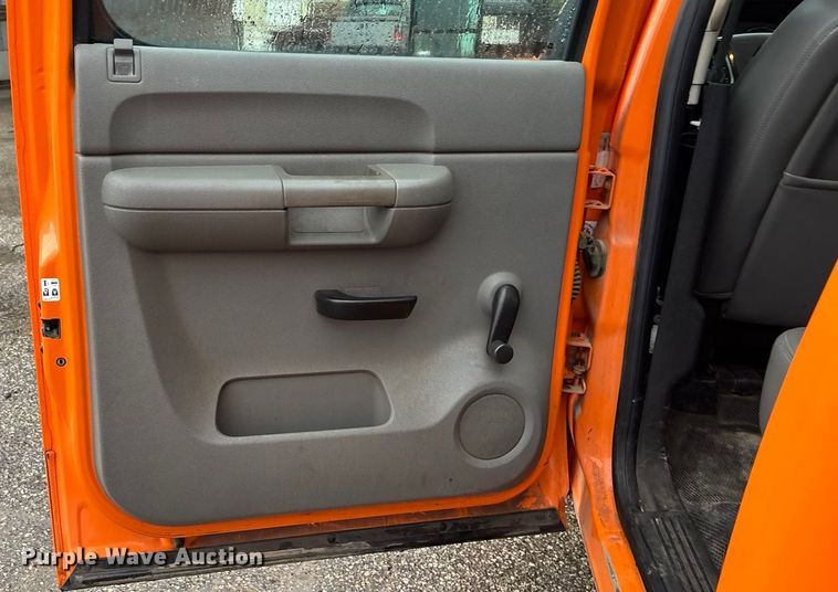 image for item ET4617 2012 Chevrolet Silverado 2500HD Crew Cab utility bed pickup truck