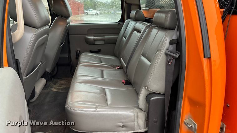 image for item ET4617 2012 Chevrolet Silverado 2500HD Crew Cab utility bed pickup truck