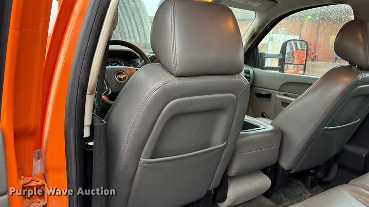 image for item ET4617 2012 Chevrolet Silverado 2500HD Crew Cab utility bed pickup truck