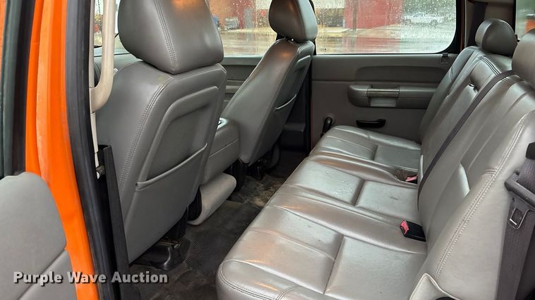 image for item ET4617 2012 Chevrolet Silverado 2500HD Crew Cab utility bed pickup truck