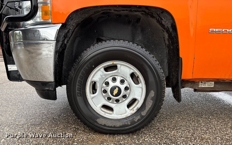 image for item ET4617 2012 Chevrolet Silverado 2500HD Crew Cab utility bed pickup truck