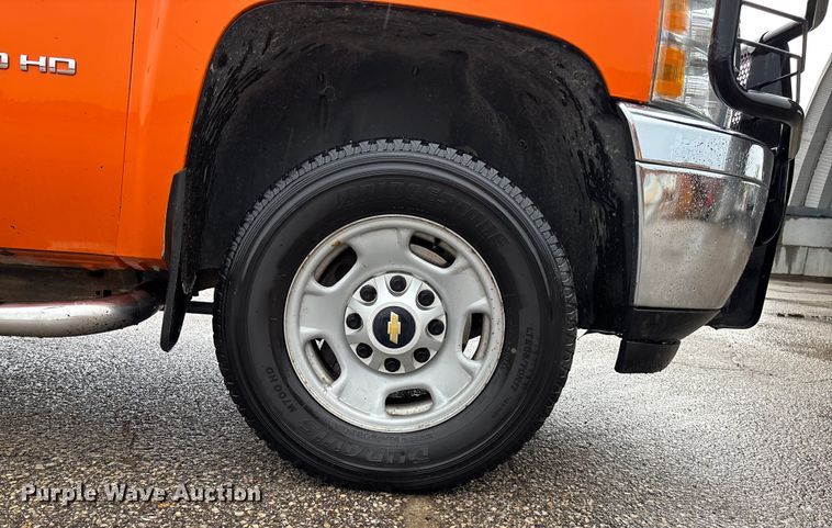 image for item ET4617 2012 Chevrolet Silverado 2500HD Crew Cab utility bed pickup truck