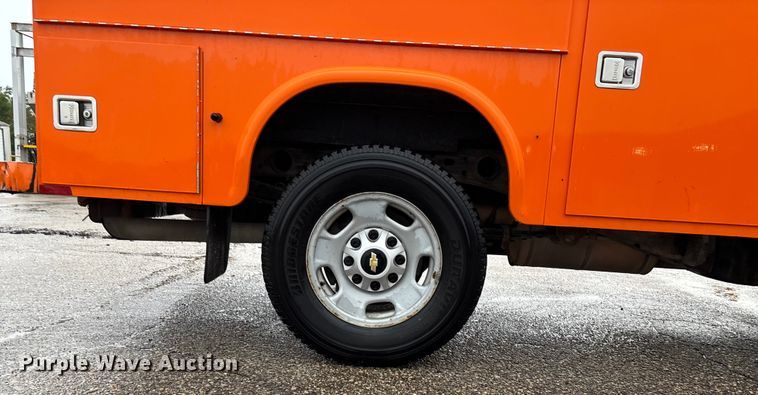 image for item ET4617 2012 Chevrolet Silverado 2500HD Crew Cab utility bed pickup truck